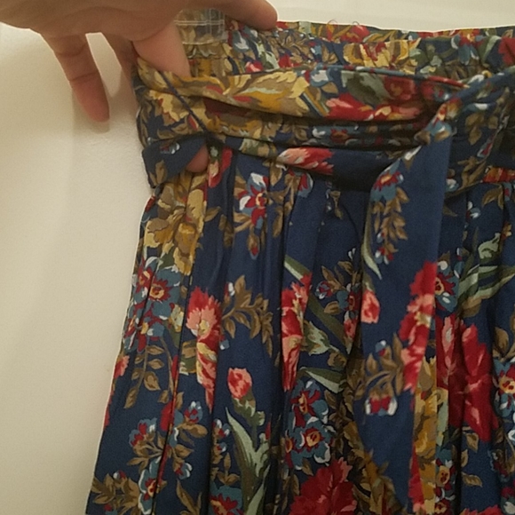 Susan Bristol_Floral Skirt w/POCKETS & Belt - Picture 9 of 14